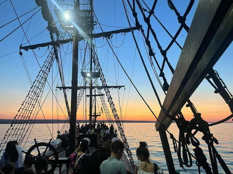 Gdansk: 8:30PM Evening Cruise With Live Music on Black Pearl - What You Can Expect from the Cruise