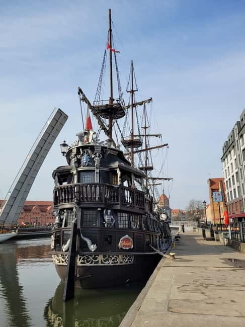 Gdansk: 8:30PM Evening Cruise With Live Music on Black Pearl - Analyzing the Value & Cost