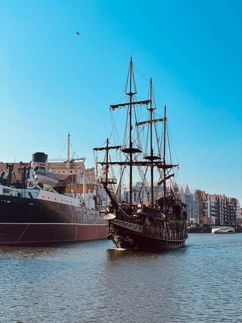 Gdansk: 8:30PM Evening Cruise With Live Music on Black Pearl - The Sum Up