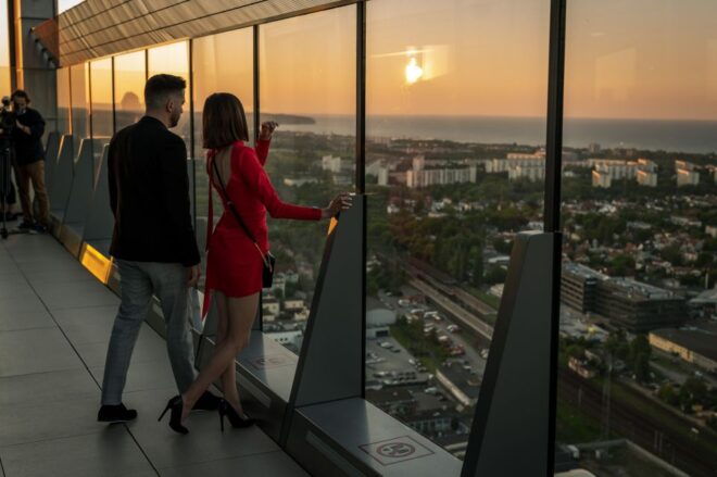 Gdańsk: Enjoy City Views and Delicious Food on the Top Floor - Inclusions and Amenities
