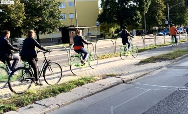 Gdansk: Guided Bike Tour of Old Town and Shipyard - Experience Details