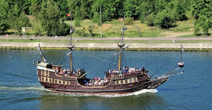 Gdansk: Guided Round-Trip Cruise to Westerplatte - Key Points