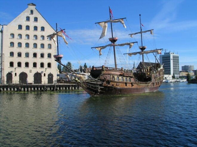 Gdansk: Guided Round-Trip Cruise to Westerplatte - Onboard Experience