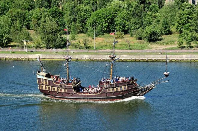 Gdansk: Guided Round-Trip Cruise to Westerplatte - Unique Atmosphere