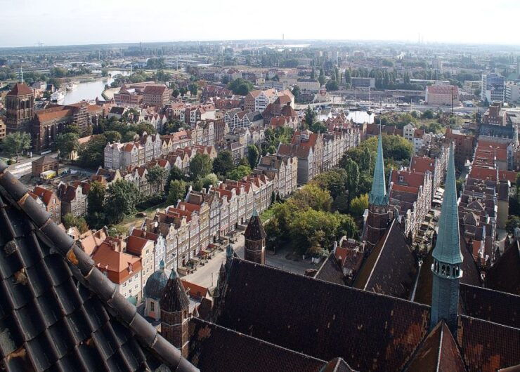 Gdansk Guided Tour for History Lovers 8 Hours - Tour Duration and Language Options