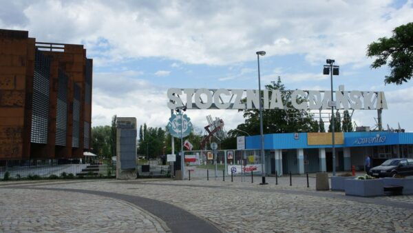 Gdansk: Individual Sightseeing Tour With Audio Guide - Exploring Gdansks History