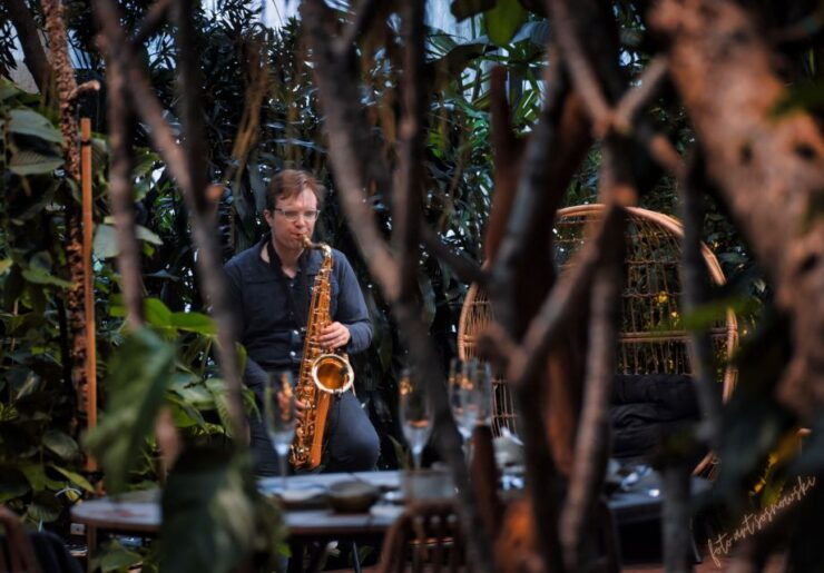 GdańSk: Live Romantic Music and Oriental Food in the Tropics - Culinary Offerings