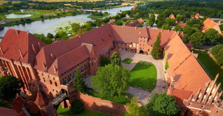Gdansk: Malbork Castle Regular Tour - Castle Highlights