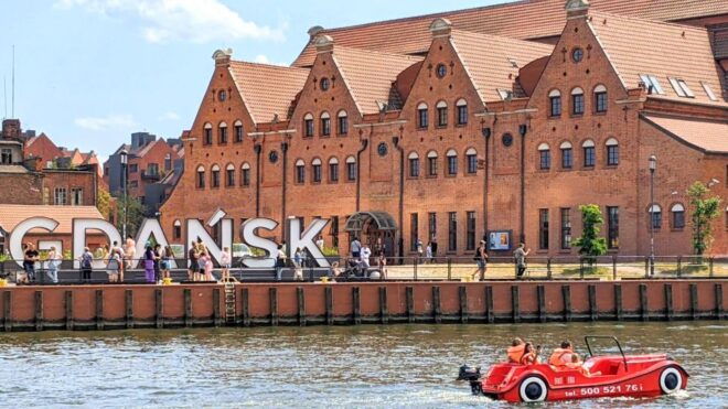 Gdansk: Old Town Highlights Self-guided Tour - Interactive Exploration