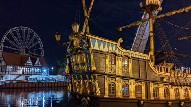 Gdansk: Old Town Highlights Self-guided Tour - Offline Accessibility