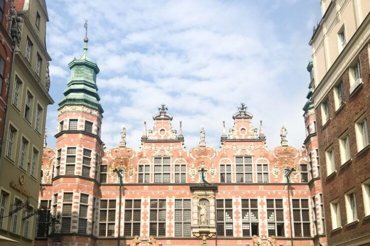 GdańSk: Old Town Private Walking Tour With Legends and Facts - Tour Experience Highlights