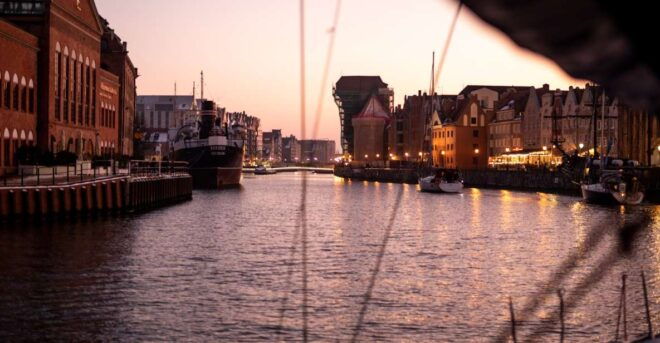 Gdańsk: Scenic Sunset Cruise With Glass of Prosecco - Cruise Experience