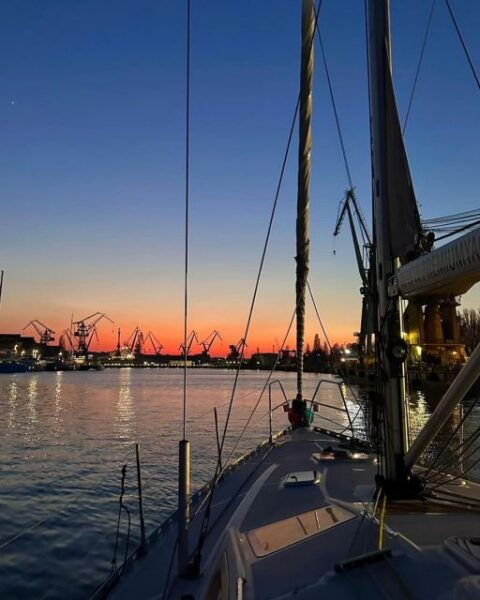 Gdańsk: Scenic Sunset Cruise With Glass of Prosecco - Accessibility