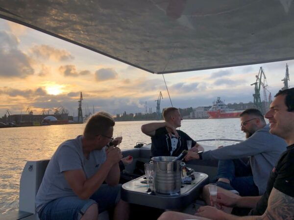 Gdańsk: Sightseeing Ecocruise Around the Old Town of Gdansk - Meeting Point