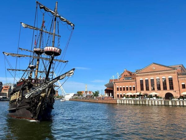 Gdansk: Westerplatte Tour by Galleon Ship - Onboard Amenities