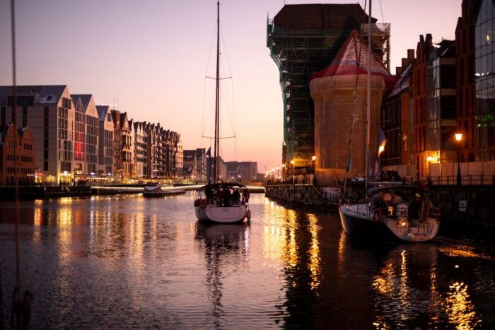 Gdask: Motlawa and Port yacht cruise with Welcome Drink - FAQ