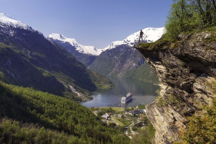 Geiranger: Bus Tour With Multilingual Audio Guide - Tour Highlights and Inclusions