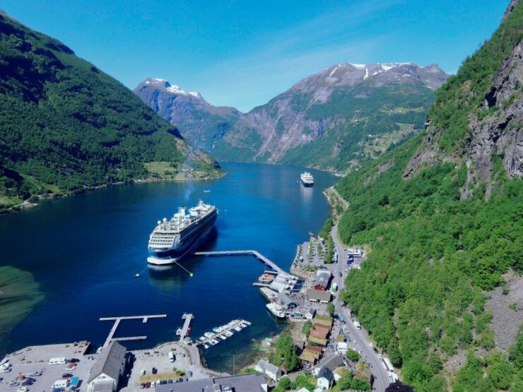 Geiranger: Bus Tour With Multilingual Audio Guide - Audio Guide Languages Available
