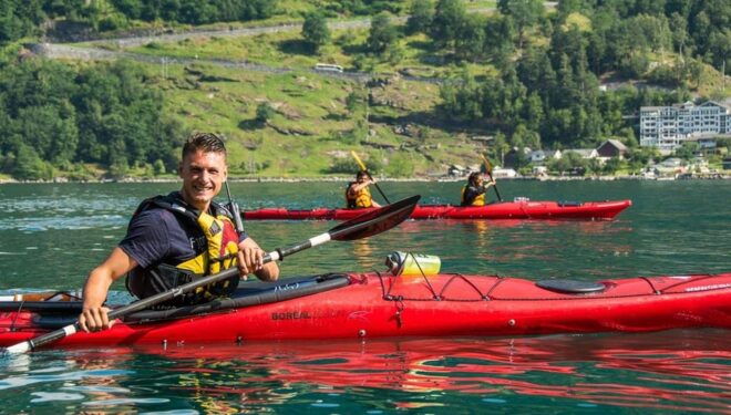 Geiranger: Kayak Tour With Guide - Participation Limits