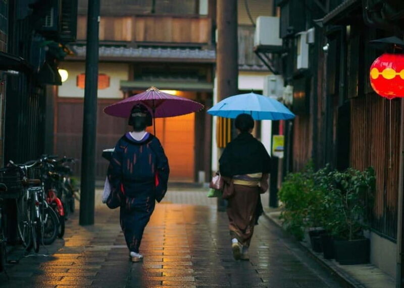 Geisha at Dusk: A Stroll Through Old Kyoto - Good To Know