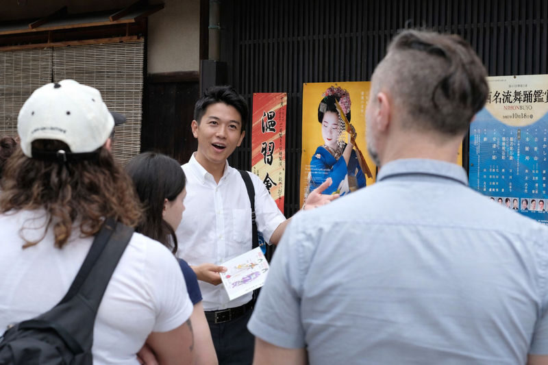 Geisha & Yasaka Pagoda Cultural Tour in Kyoto - Yasaka Pagoda and the pleasure of a clear landmark