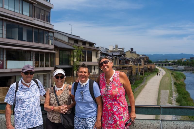 Geisha & Yasaka Pagoda Cultural Tour in Kyoto - Guides who add more than dates and facts
