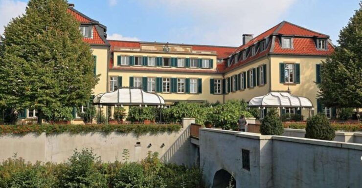 Gelsenkirchen: Berge Castle Gardens In-App Scavenger Hunt - Ticket Details