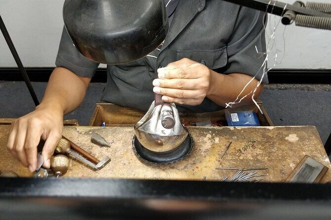 Gems Gallery Bangkok with Round Trip Hotel Transfers - FAQ