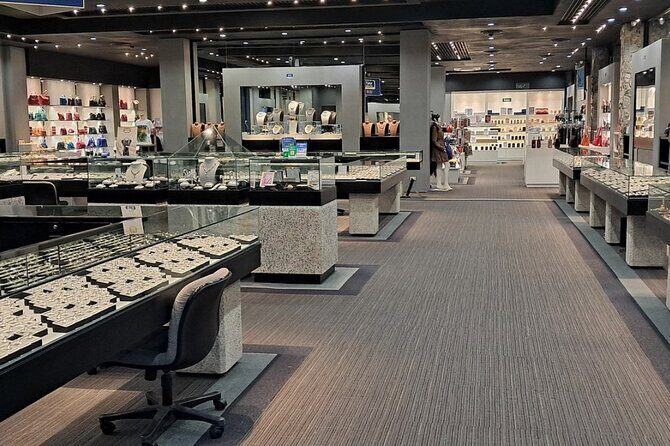 Gems Gallery Phuket with Round Trip Hotel Transfers - Who Should Consider This Tour?