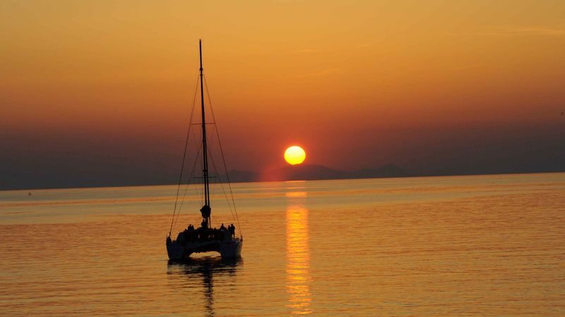 Gems of Santorini catamaran cruise experience with meal - Hotel transfers and the port access wrinkle