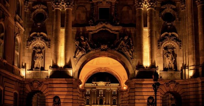 Gems of the Budapest Castle District: Free Walking Tour! - Tour Features and Inclusions
