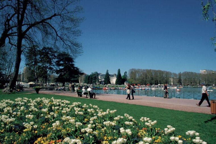 Geneva: Annecy, the Venice of the Alps and Geneva City Tour - Discovering Geneva: International City