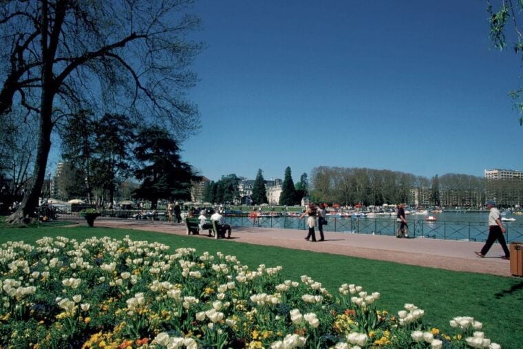 Geneva: Annecy, the Venice of the Alps and Geneva City Tour - Booking Your Adventure