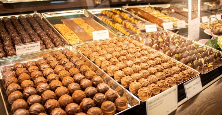Geneva: Chocolate Tasting and Walking Tour With a Local - Good To Know
