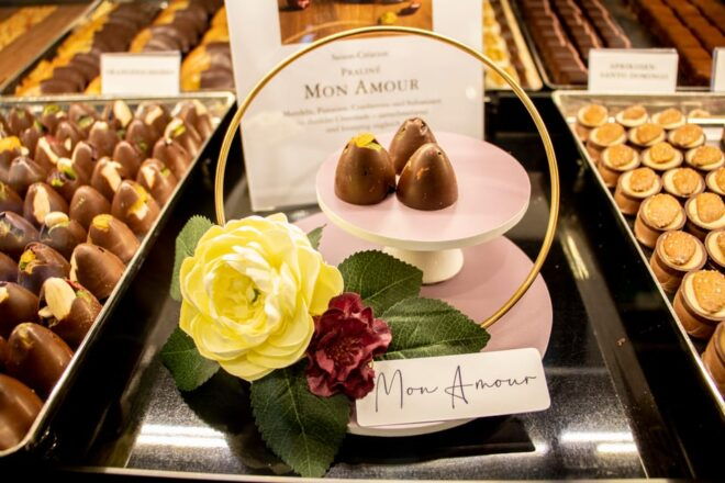 Geneva: Chocolate Tasting and Walking Tour With a Local - Group Size and Duration