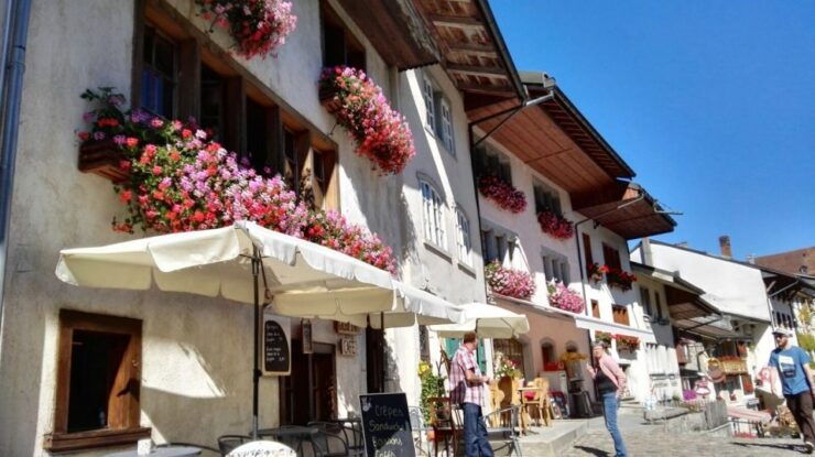 Geneva: Chocolate Tasting & Gruyères Medieval Village Tour - Experience Highlights
