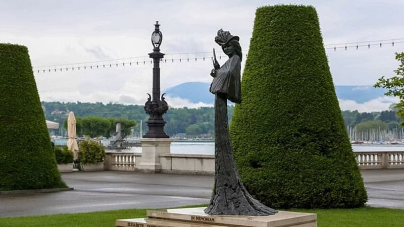 Geneva Dark History Escape Game and City Highlights Trip - What the price gets you