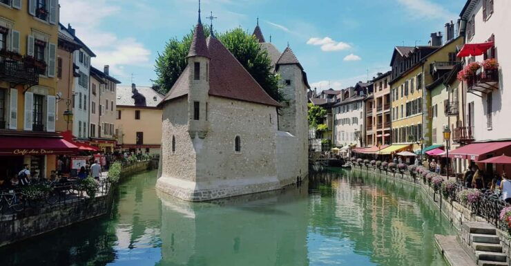 Geneva: Full-Day Trip to Annecy With Hotel/Airport Transfers - Key Points