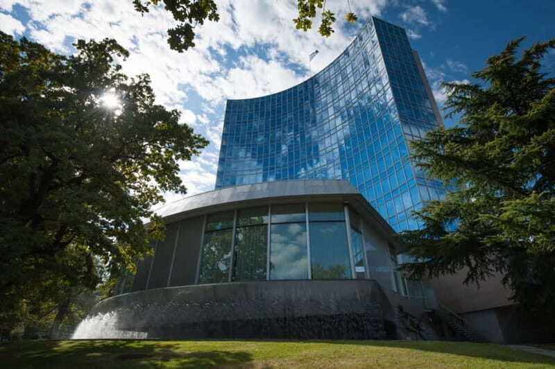 Geneva: Hop-on Hop-Off Bus & Scenic Mini-Train Tour - FAQ