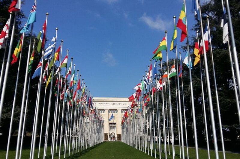 Geneva: International Area & Old Town Guided Bus Tour - Itinerary Highlights