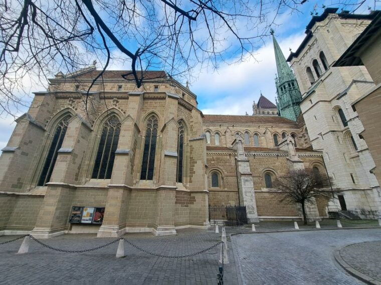 Geneva: International Area & Old Town Guided Bus Tour - Customer Reviews