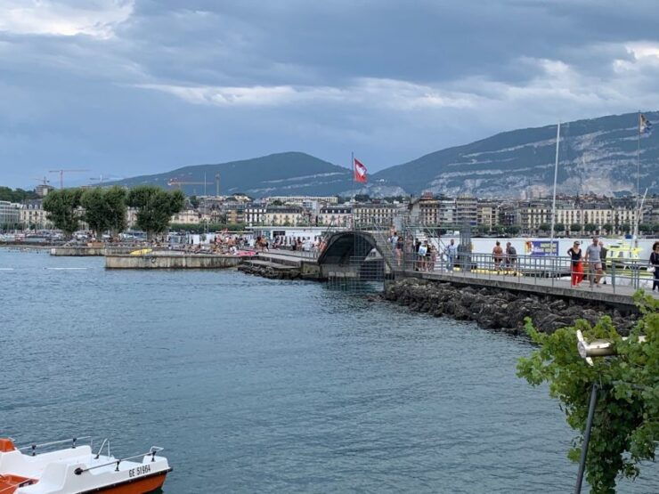 Geneva Lakeside Stroll: A Self-Guided Audio Tour - Tour Overview