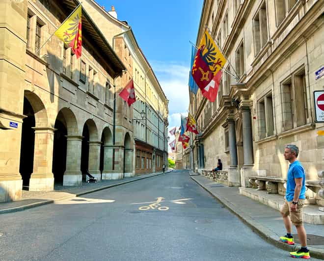 Geneva: Private City Highlights Guided Walking Tour - Guided Experience