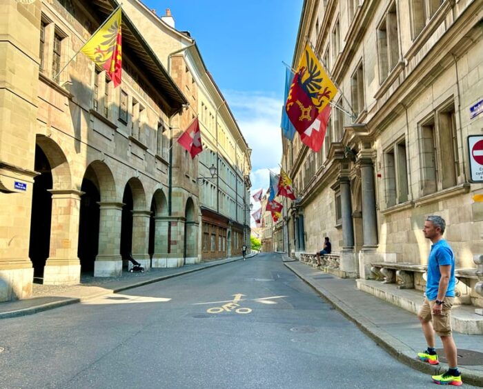 Geneva: Private City Highlights Guided Walking Tour - Discovering the Flower Clock Garden