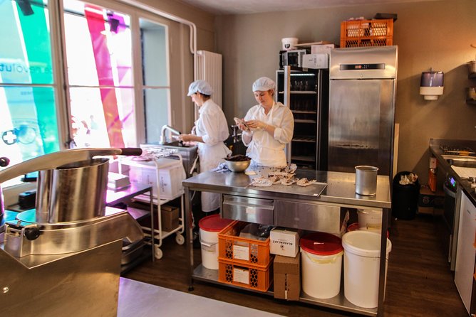 Geneva Private Etuktuk Tour to Three Chocolatiers - Receive Complimentary Chocolate Samples
