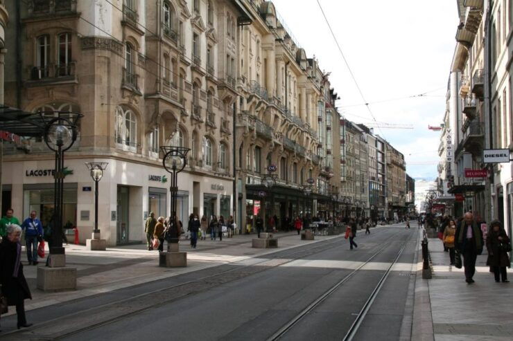 Geneva: Private Walking Tour With a Local Guide - Tour Duration and Language Options
