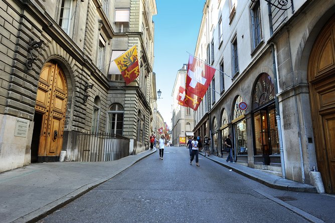 Geneva Sightseeing Tour With Old Town Mini-Train Ride - Guides Expertise and Feedback