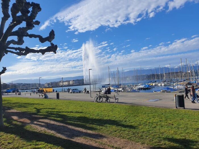 Geneva: United Nations, Old Town and Lake E-Bike Tour - Taking in Genevas Old Town and Lake Geneva