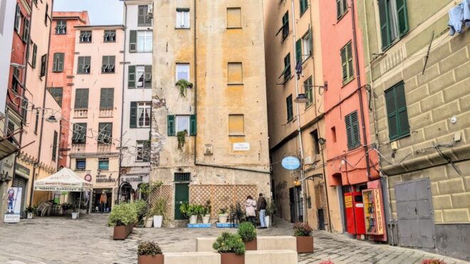 Genoa: City Highlights Self-guided Walking Tour - Selecting Participants and Date