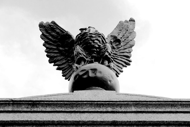 Genteel and Bards Savannah Dark History and Ghost Encounter Walking Tour - Guided Tour Experience